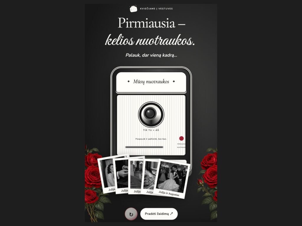 „Rouge“ vestuvių kvietimas su retro fotoaparatu, raudonomis rožėmis ir nespalvotomis nuotraukomis