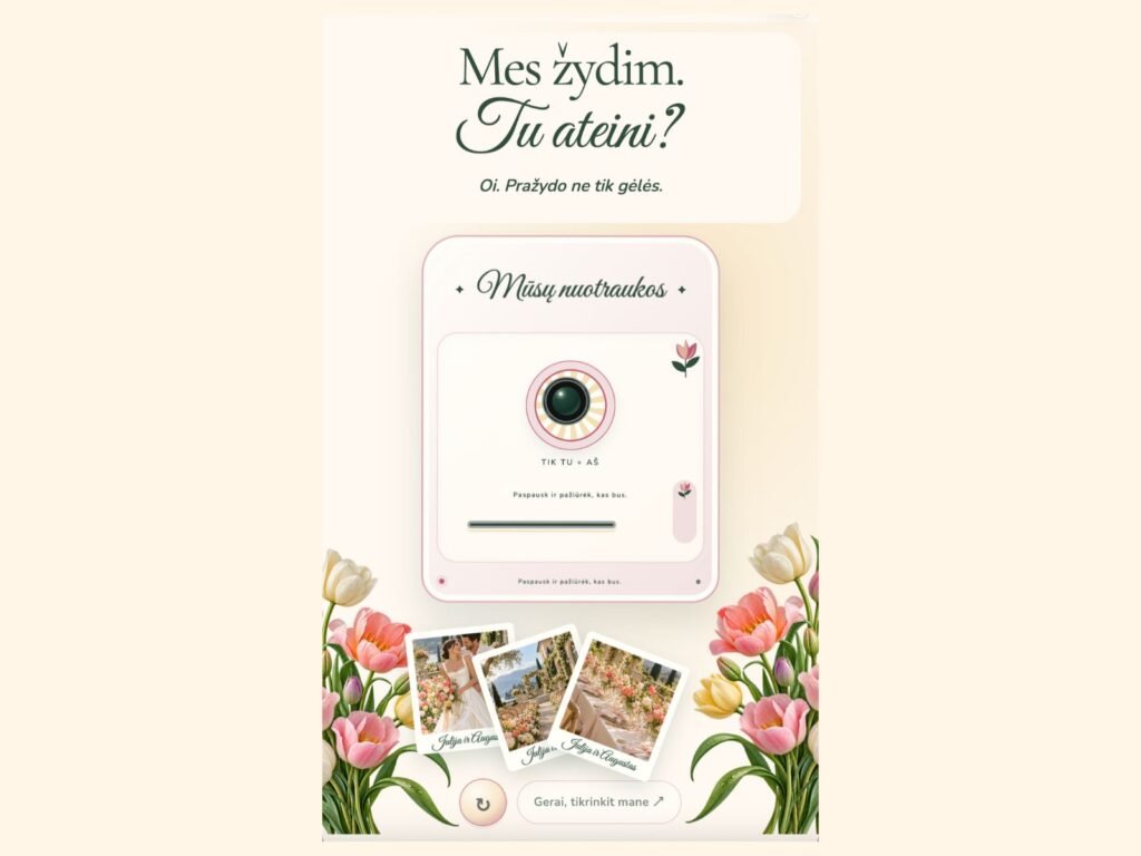 „Tulip Bloom“ vestuvių kvietimas su pasteliniu fotoaparatu, žydinčiomis tulpėmis ir krentančiomis poros nuotraukomis